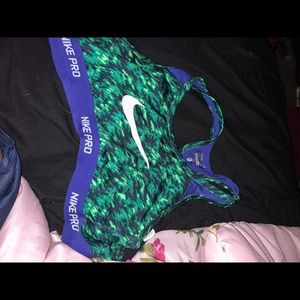 Nike pro sports bra